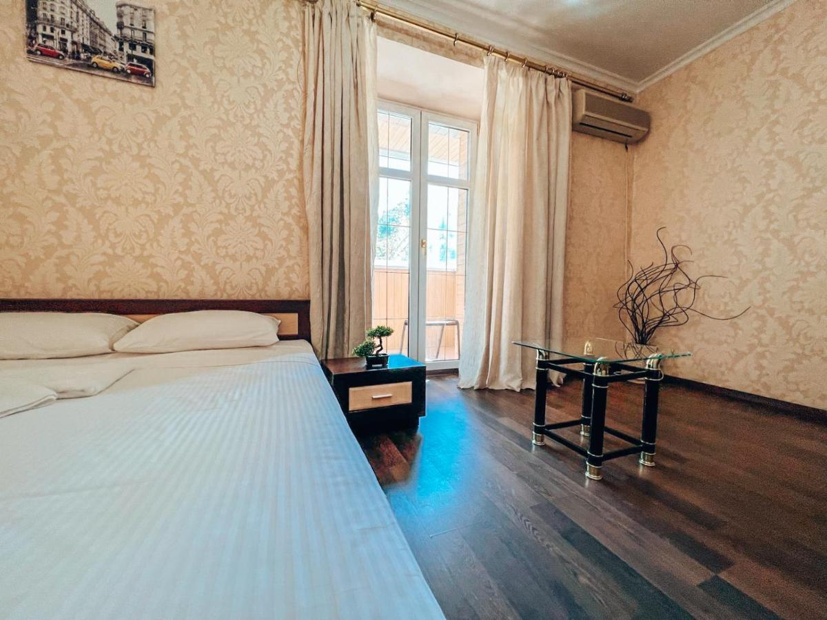 Квартира В Центре Крещатика Kiev Esterno foto